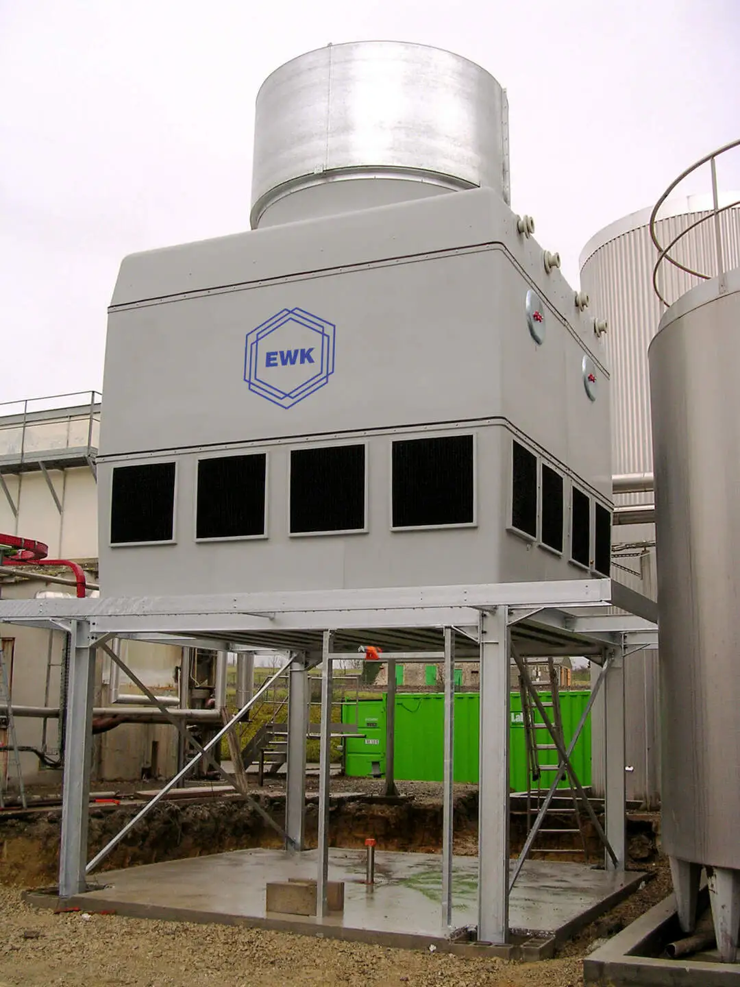 Tour aéroréfrigérante à circuit fermé pour usine agroalimentaire